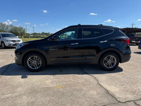 Used 2017 Hyundai Santa Fe Sport FWD image 2