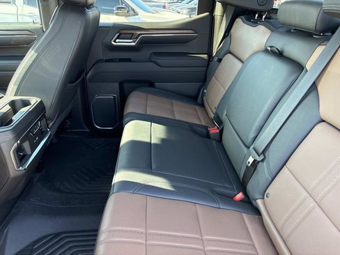 Used 2023 Chevrolet Silverado 1500 High Country w/ Technology Package image 31