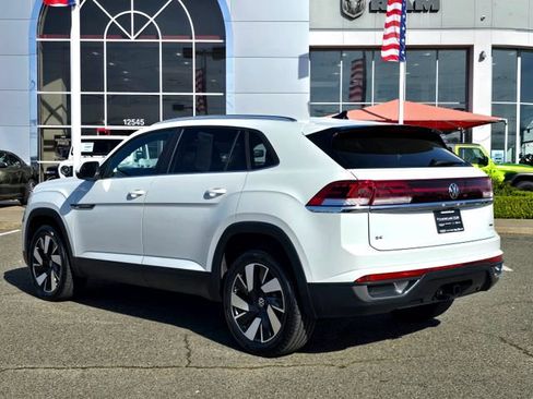 Used 2025 Volkswagen Atlas Cross Sport SE image 6