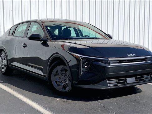 Used 2025 Kia K4 LX image 2