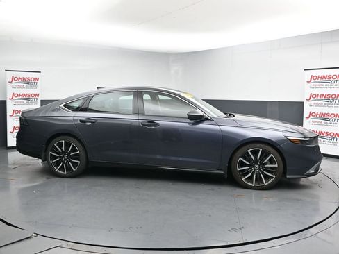 Used 2023 Honda Accord Touring image 9