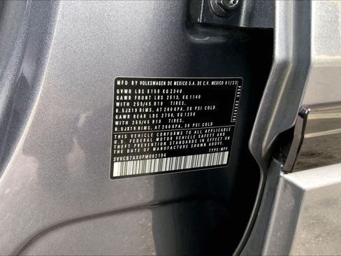 Used 2023 Volkswagen Tiguan SE R-Line FWD image 34