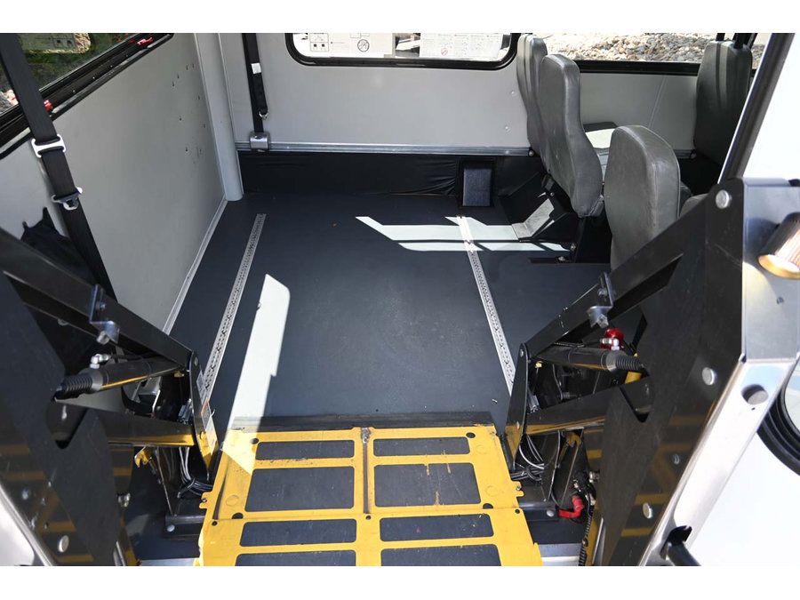 Used 2015 Ford E-350 and Econoline 350 Super Duty RWD image 20