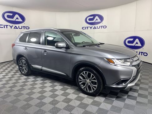 Used 2018 Mitsubishi Outlander SEL image 1