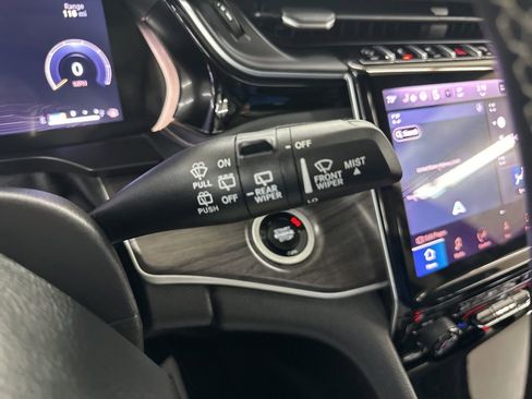 Used 2022 Jeep Grand Cherokee L Limited w/ Luxury Tech Group II image 37