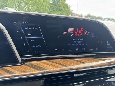 Used 2024 Cadillac Escalade Sport Platinum w/ LPO, ONYX Package AWD/4WD image 16