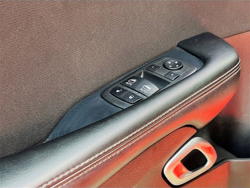 Used 2022 Dodge Challenger SXT image 17