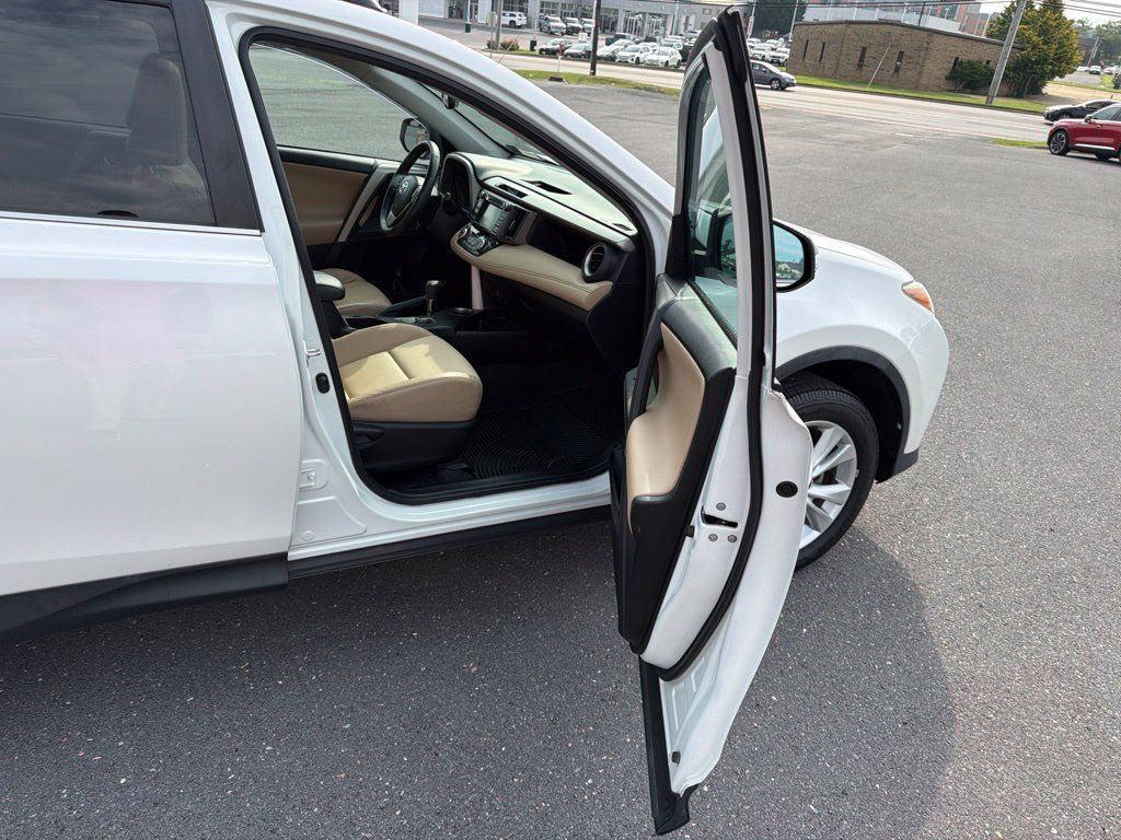 Used 2014 Toyota RAV4 Limited w/ Technology Package AWD/4WD image 24