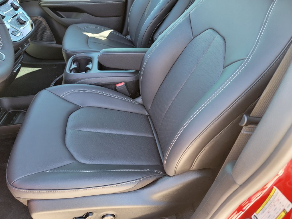 New 2026 Chrysler Pacifica Select FWD image 9