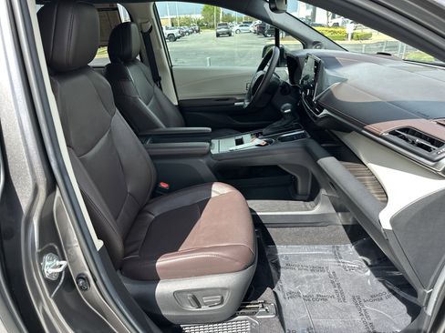 Certified 2023 Toyota Sienna Platinum FWD image 35