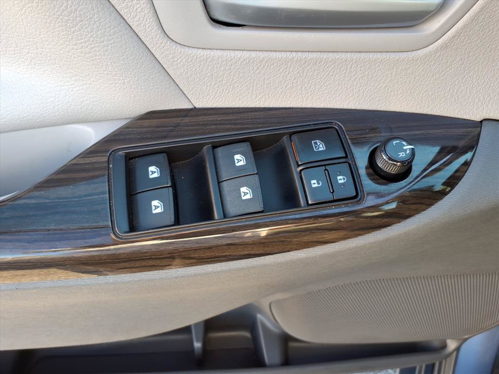 Used 2015 Toyota Sienna XLE w/ XLE Navigation Package FWD image 25