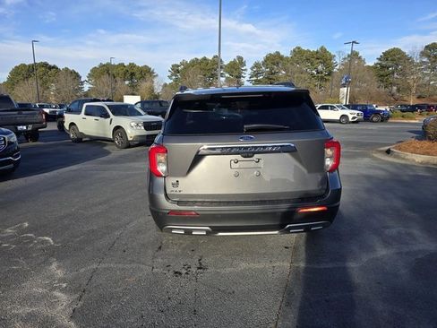 Used 2024 Ford Explorer XLT w/ Equipment Group 202A image 5