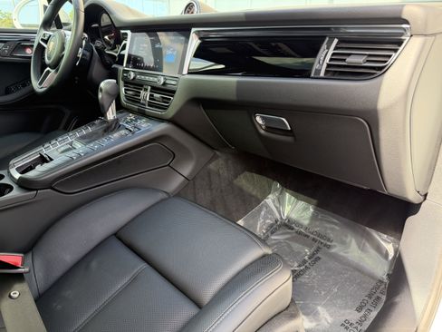 Certified 2021 Porsche Macan image 17