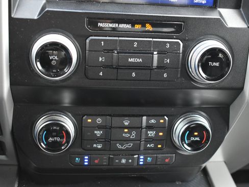 Used 2019 Ford F150 Lariat w/ Equipment Group 502A Luxury AWD/4WD image 31