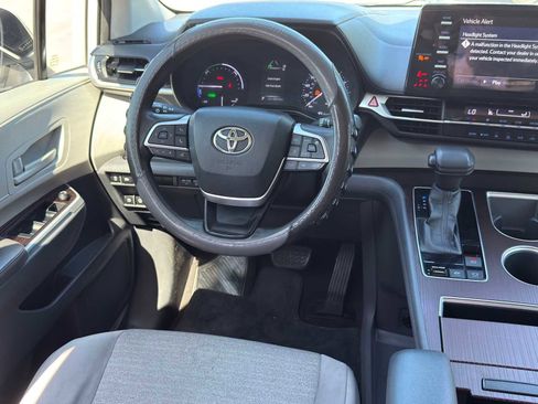 Used 2021 Toyota Sienna LE FWD image 25