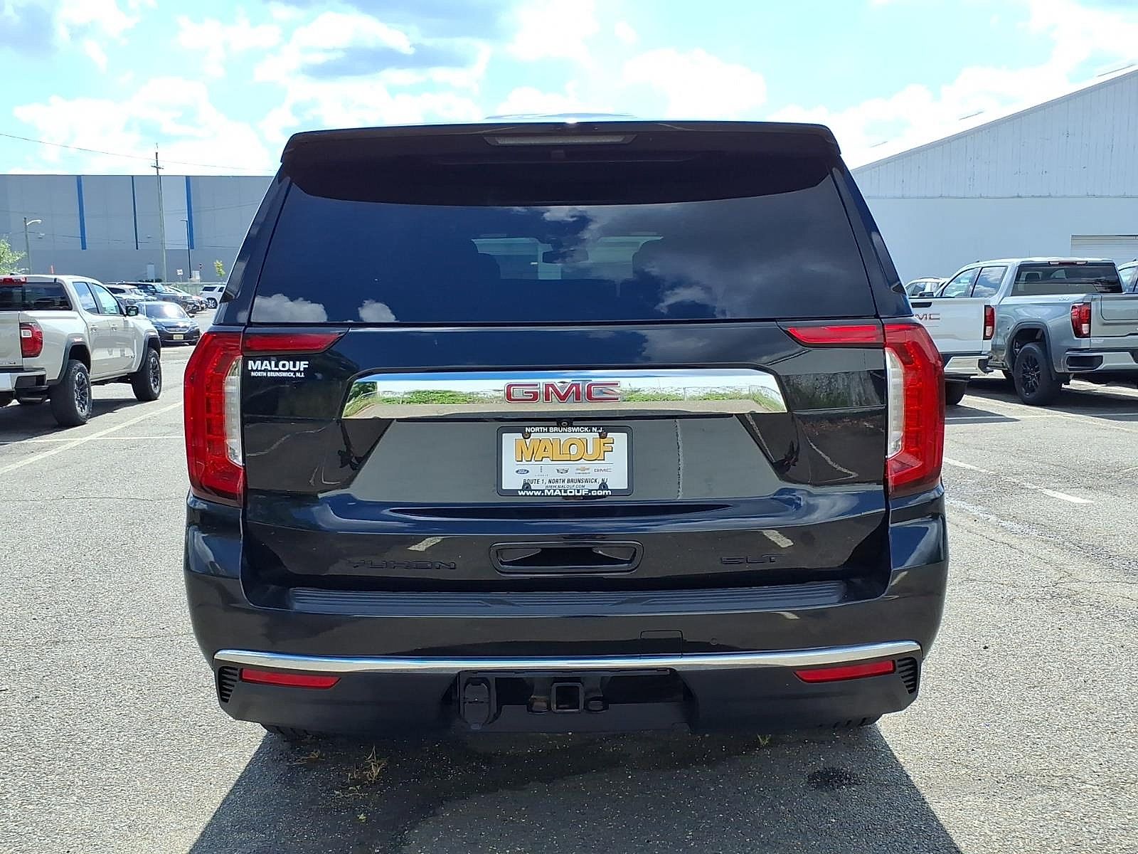 Certified 2023 GMC Yukon XL SLT w/ SLT Premium Package AWD/4WD image 5