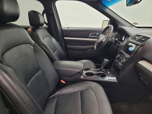 Used 2017 Ford Explorer XLT w/ Equipment Group 202A FWD image 21