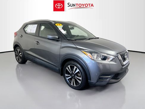 Used 2019 Nissan Kicks SV image 1