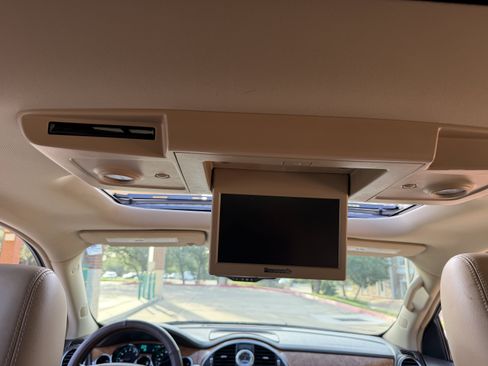 Used 2008 Buick Enclave CXL w/ Entertainment Package #2 FWD image 37
