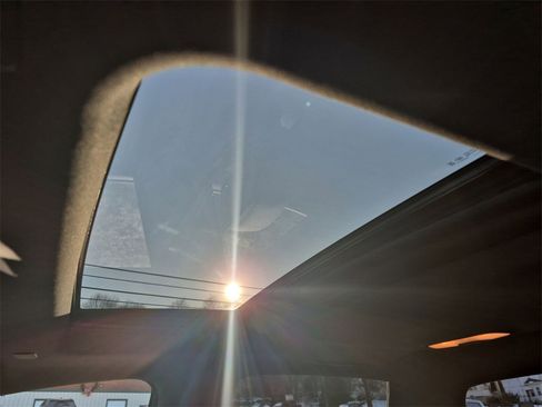 Used 2025 GMC Canyon AT4 w/ Technology Plus Package image 28