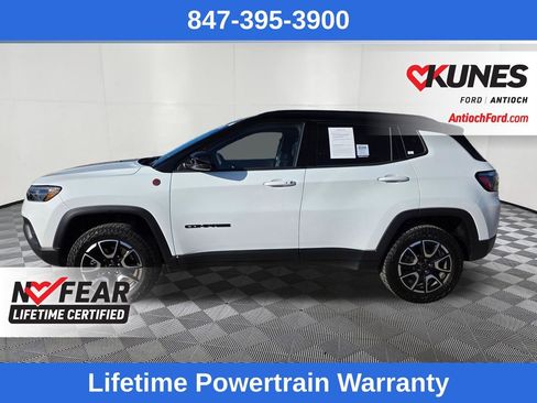 Used 2025 Jeep Compass Trailhawk AWD/4WD image 4