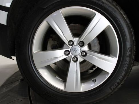 Used 2019 Land Rover Range Rover Velar S image 32