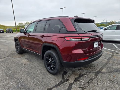 New 2025 Jeep Grand Cherokee Altitude image 6