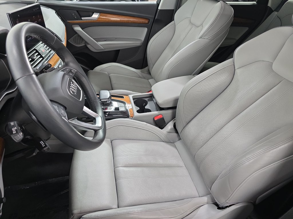 Used 2023 Audi Q5 2.0T Premium Plus w/ Premium Plus Package AWD/4WD image 5