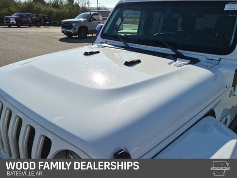 Used 2021 Jeep Wrangler Unlimited Sahara 4xe image 6