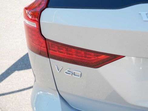 Used 2025 Volvo V60 B5 Cross Country Plus AWD/4WD image 17