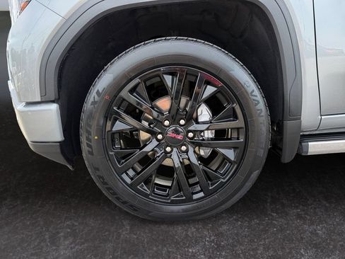 Used 2024 GMC Sierra 1500 Denali AWD/4WD image 9