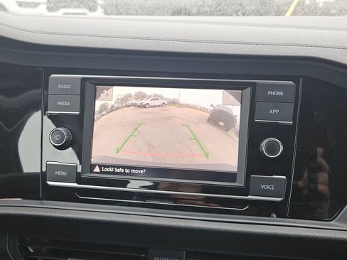 Used 2024 Volkswagen Jetta SE image 18