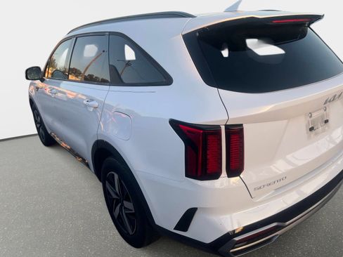 Certified 2023 Kia Sorento S w/ Panoramic Sunroof Package image 6