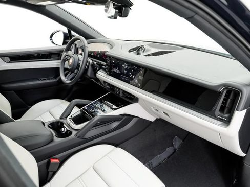 New 2026 Porsche Cayenne Coupe AWD/4WD image 22