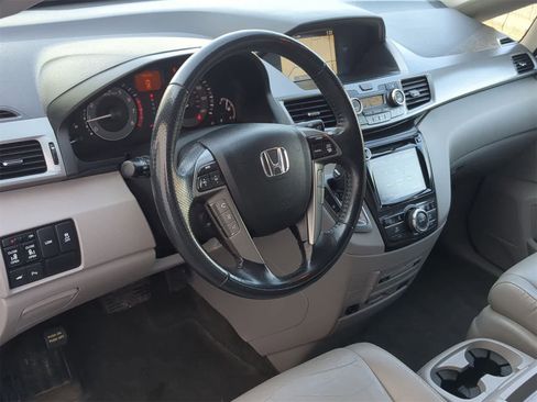 Used 2016 Honda Odyssey Touring Elite image 10