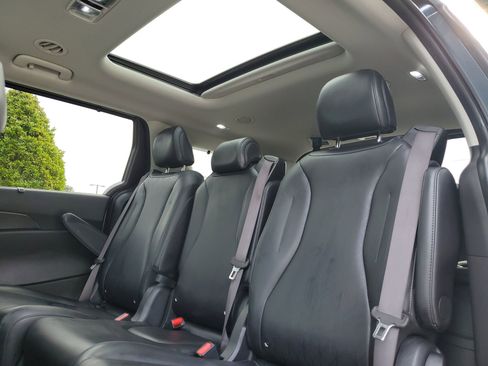 Used 2025 Kia Carnival SX w/ SX Dark Edition Package image 13