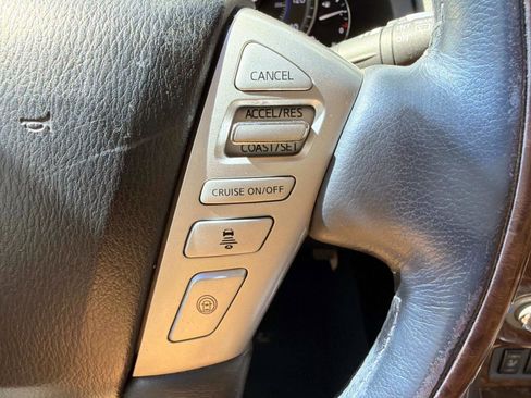 Used 2016 INFINITI QX80 4WD w/ Signature Edition Package image 25