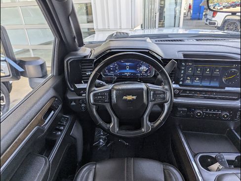 Used 2024 Chevrolet Silverado 2500 High Country w/ High Country Premium Package image 3