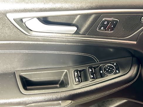 Used 2023 Ford Edge Titanium image 16