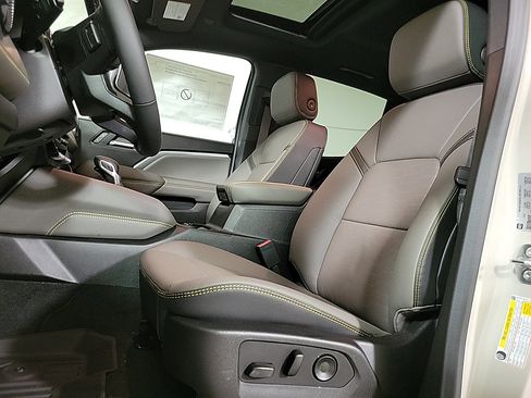 New 2026 Chevrolet Colorado ZR2 w/ LPO, Utility Wall Package image 12