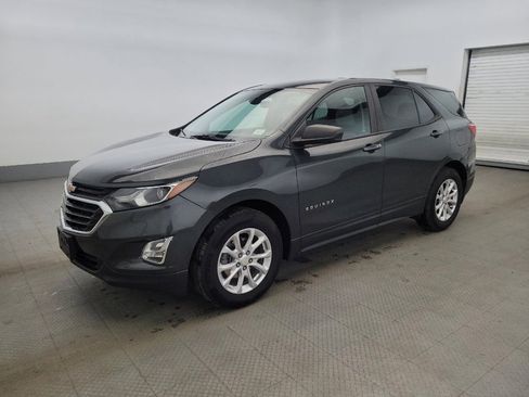 Used 2020 Chevrolet Equinox LS w/ LS Convenience Package FWD image 2