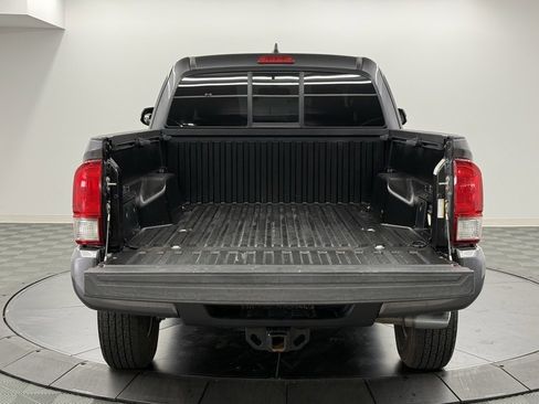 Used 2017 Toyota Tacoma TRD Sport image 11