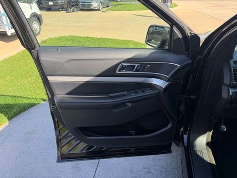 Used 2017 Ford Explorer XLT w/ Equipment Group 202A image 9