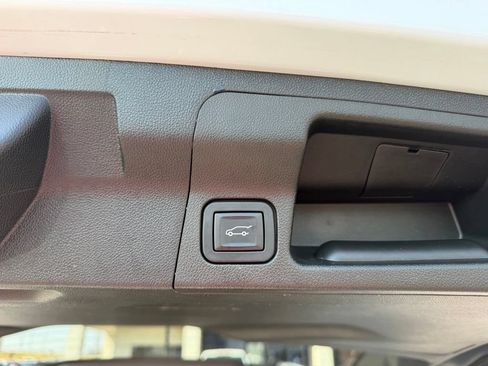 Used 2017 GMC Acadia Denali w/ Technology Package FWD image 19