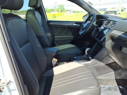 Used 2023 Volkswagen Tiguan SE R-Line AWD/4WD image 9