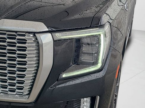 Used 2023 GMC Yukon XL Denali w/ Denali Reserve Package AWD/4WD image 25