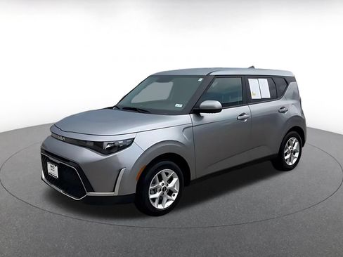 Used 2025 Kia Soul LX w/ LX Technology Package FWD image 8