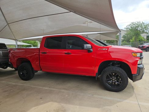 Used 2021 Chevrolet Silverado 1500 Custom Trail Boss w/ LPO, Dark Essentials Package image 2