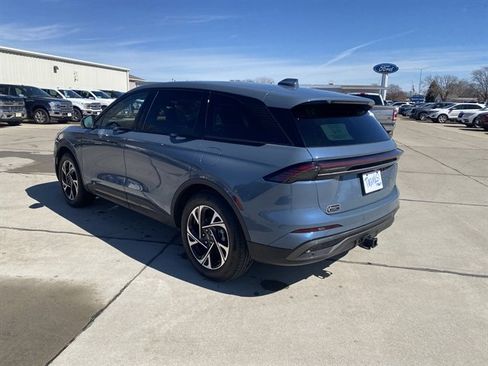 Used 2025 Lincoln Nautilus Premier w/ Equipment Group 102A image 12