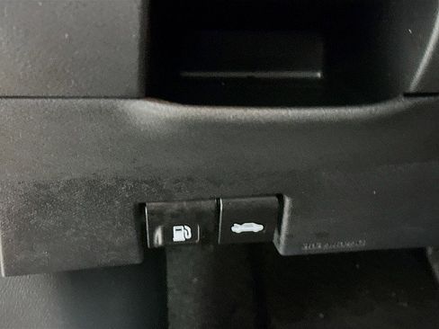 Used 2022 Nissan Kicks SV image 10